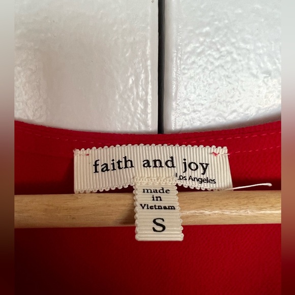 Women’s Red Top - Picture 9 of 9